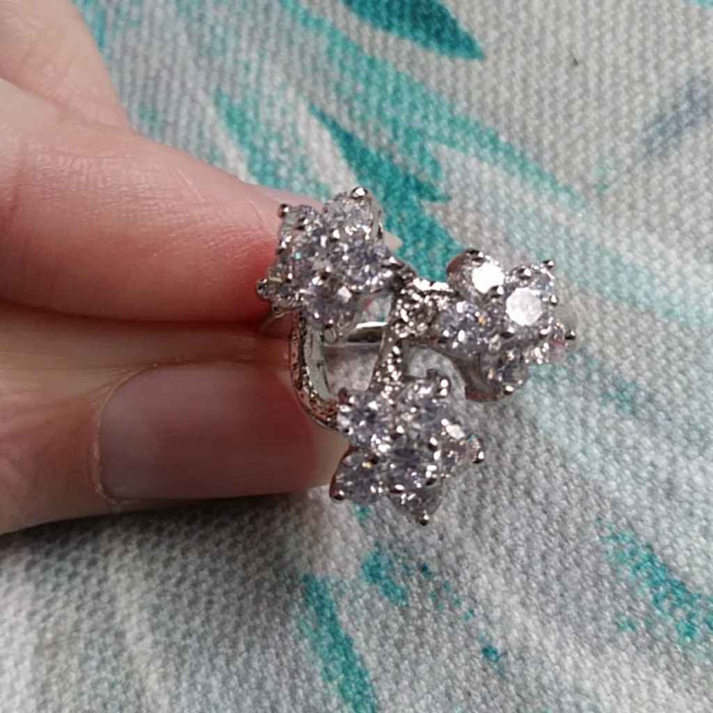 14k White Gold And White Sapphire Ring
